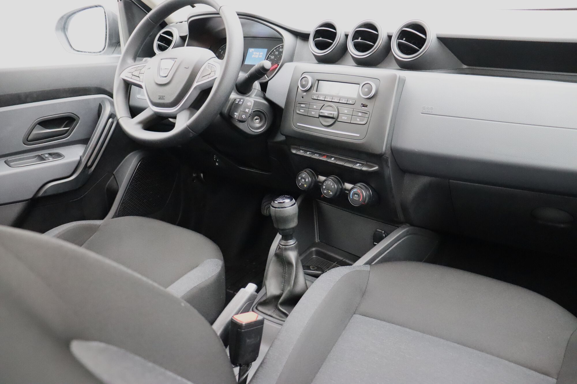 Dacia Duster image number null
