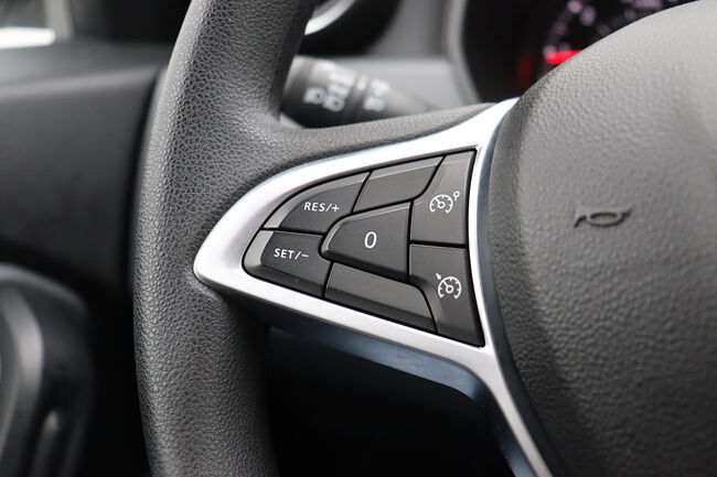 Dacia Duster image number null