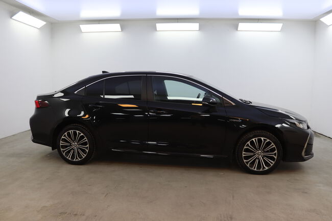Toyota Corolla image number null