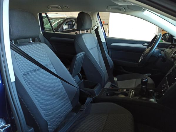 Volkswagen Passat Variant image number null