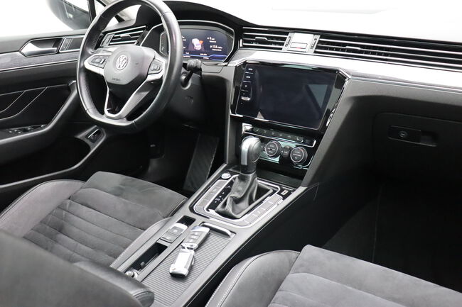 Volkswagen Passat image number null
