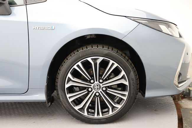 Toyota Corolla image number null