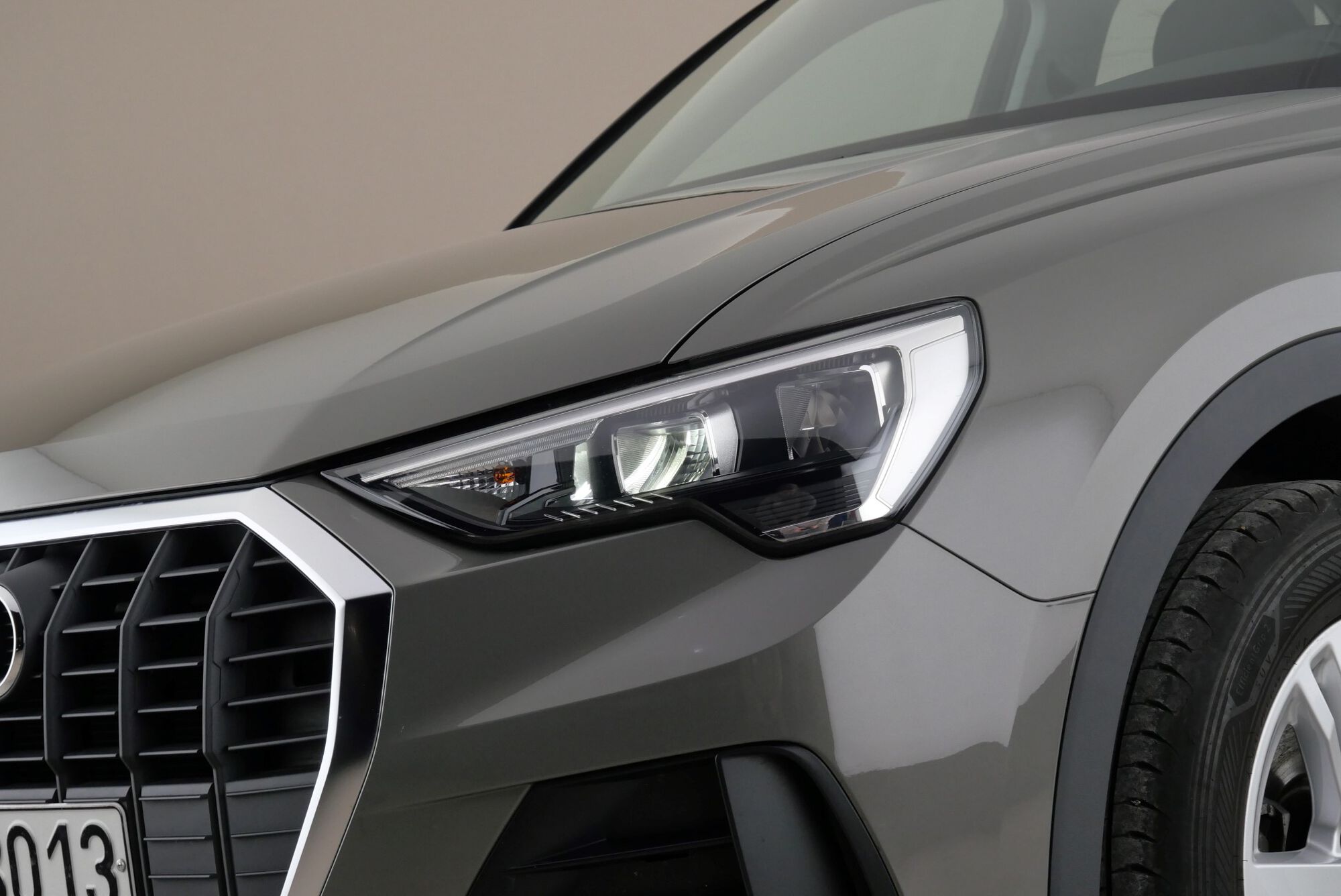 Audi Q3 image number null