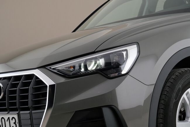 Audi Q3 image number null