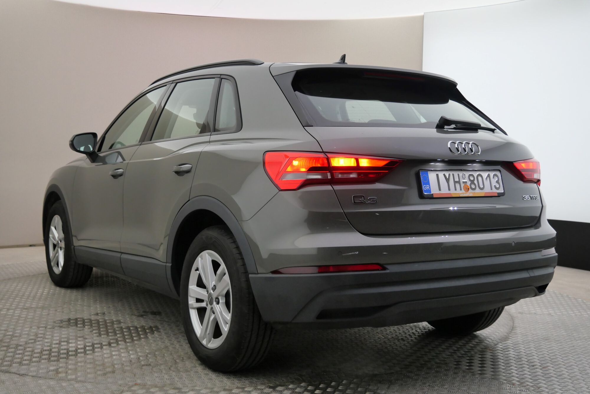 Audi Q3 image number null
