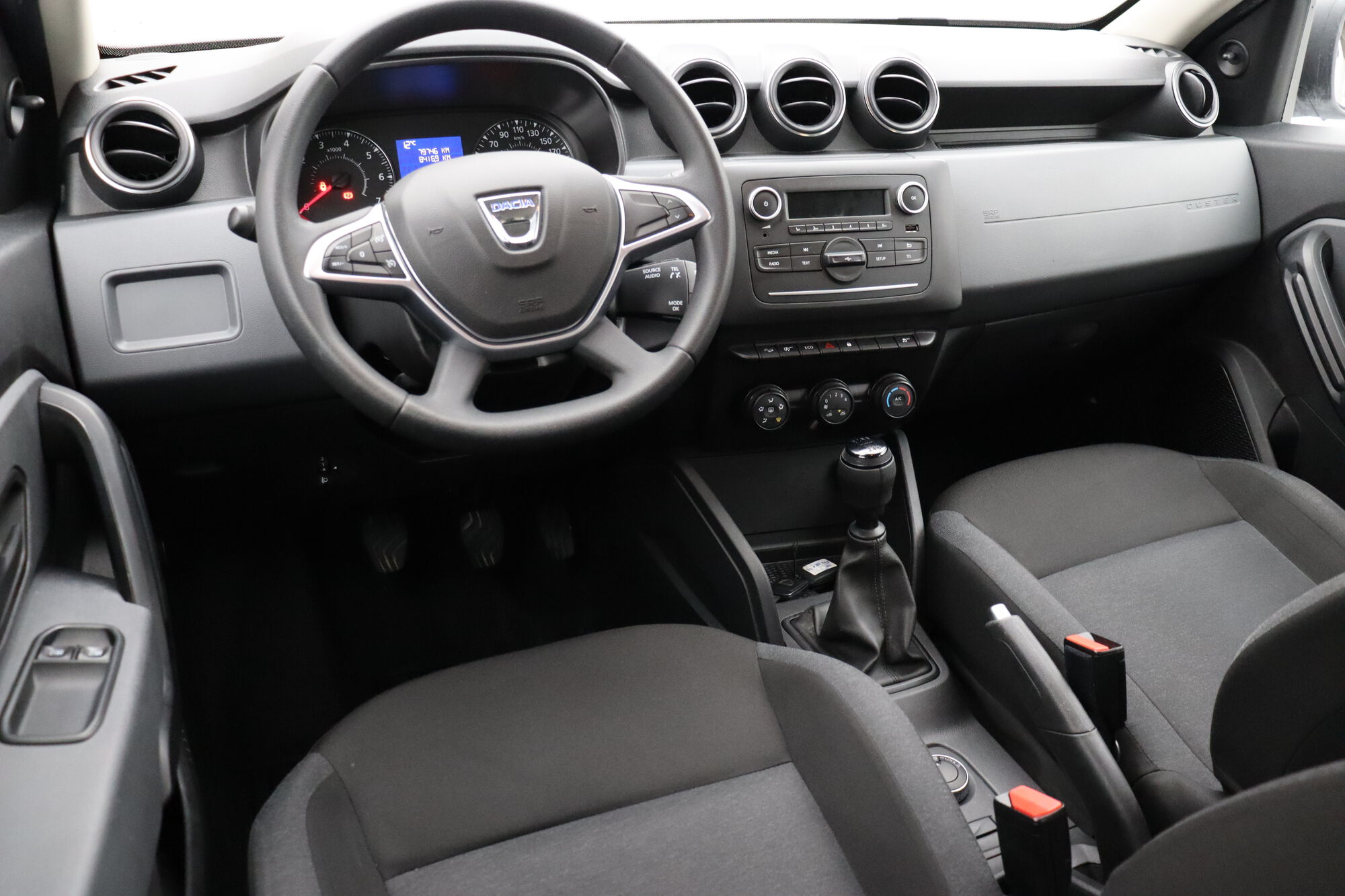 Dacia Duster image number null