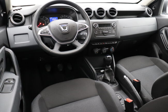 Dacia Duster image number null