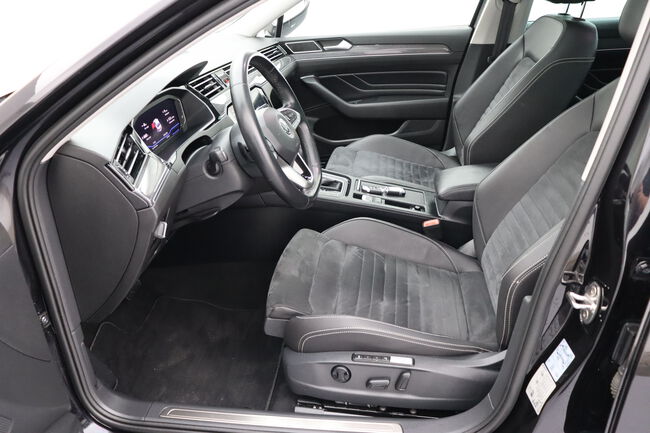 Volkswagen Passat image number null