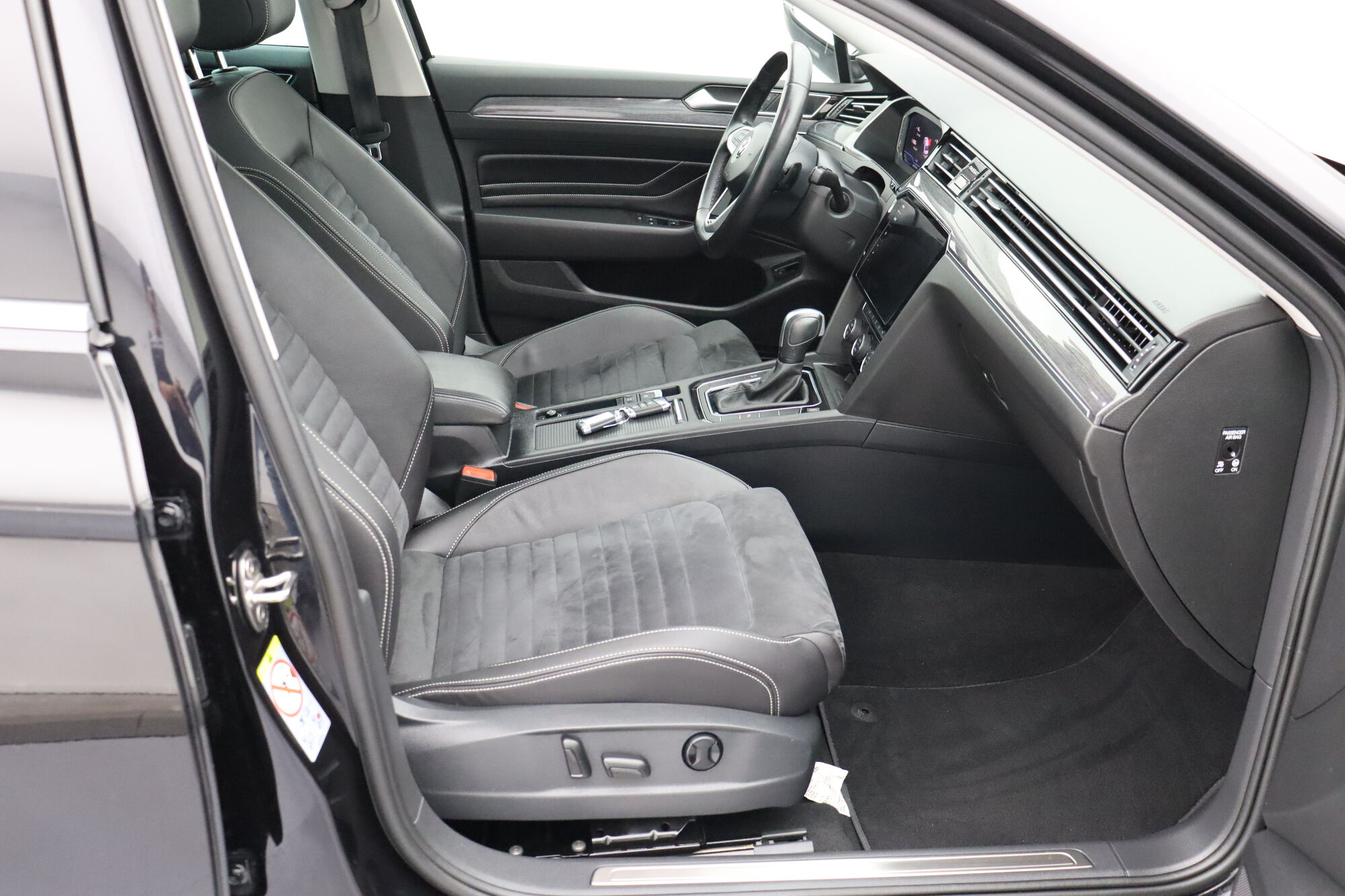 Volkswagen Passat image number null
