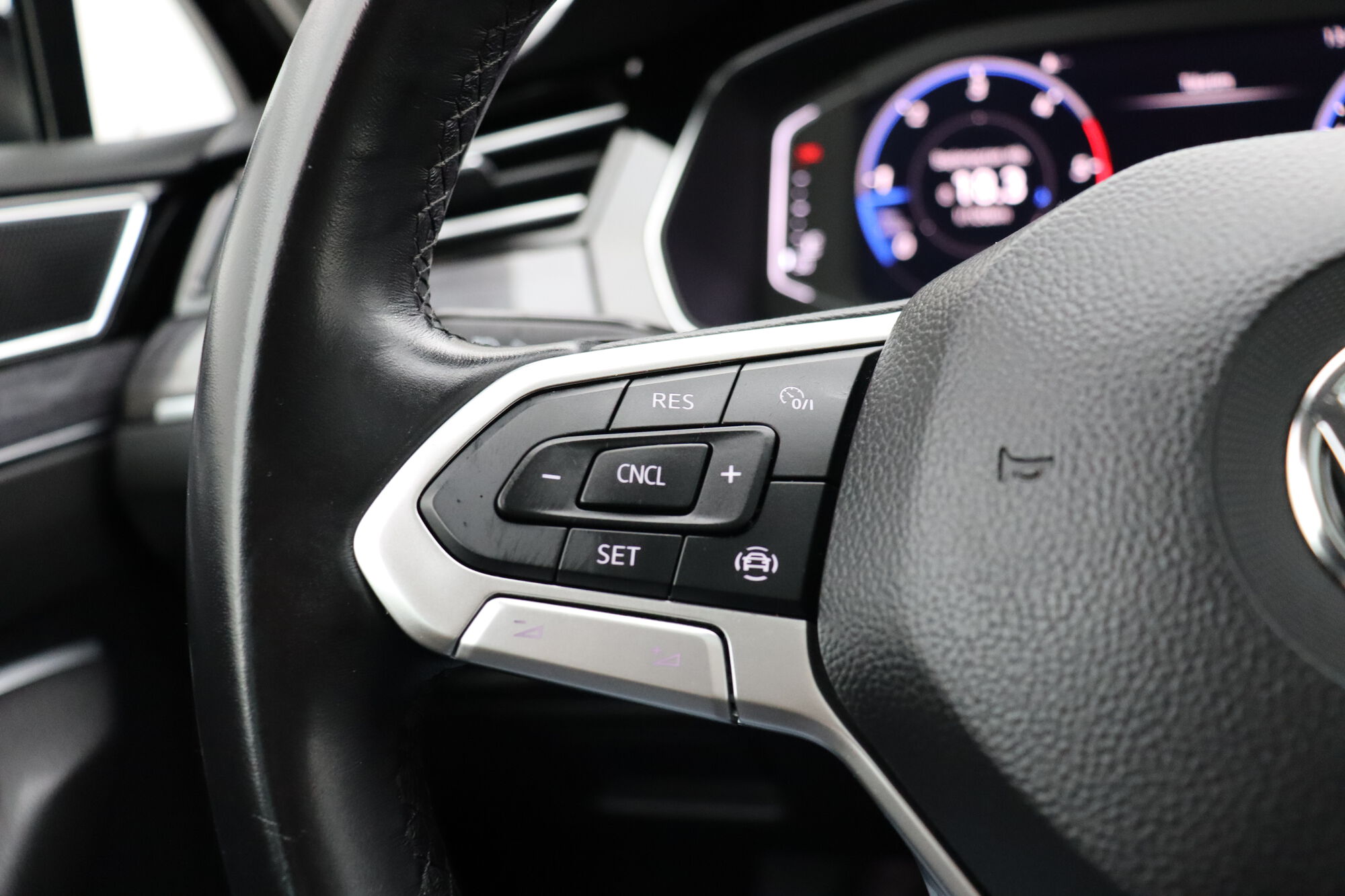 Volkswagen Passat image number null