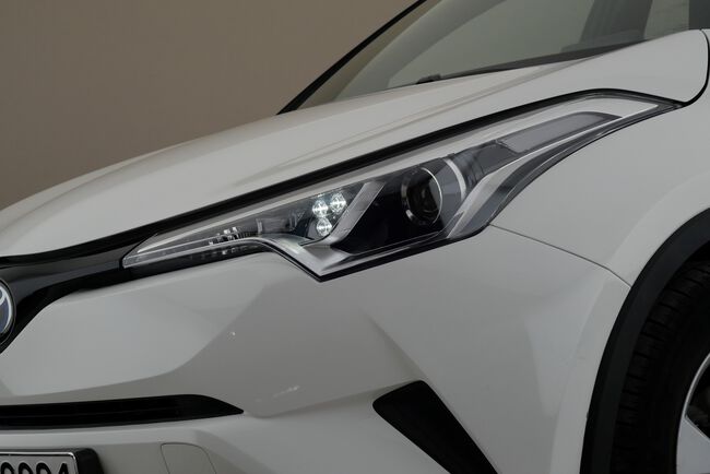 Toyota C-HR image number null