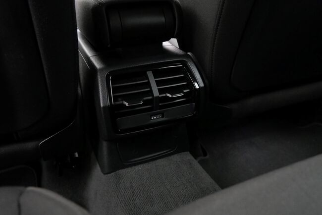 Audi Q3 image number null