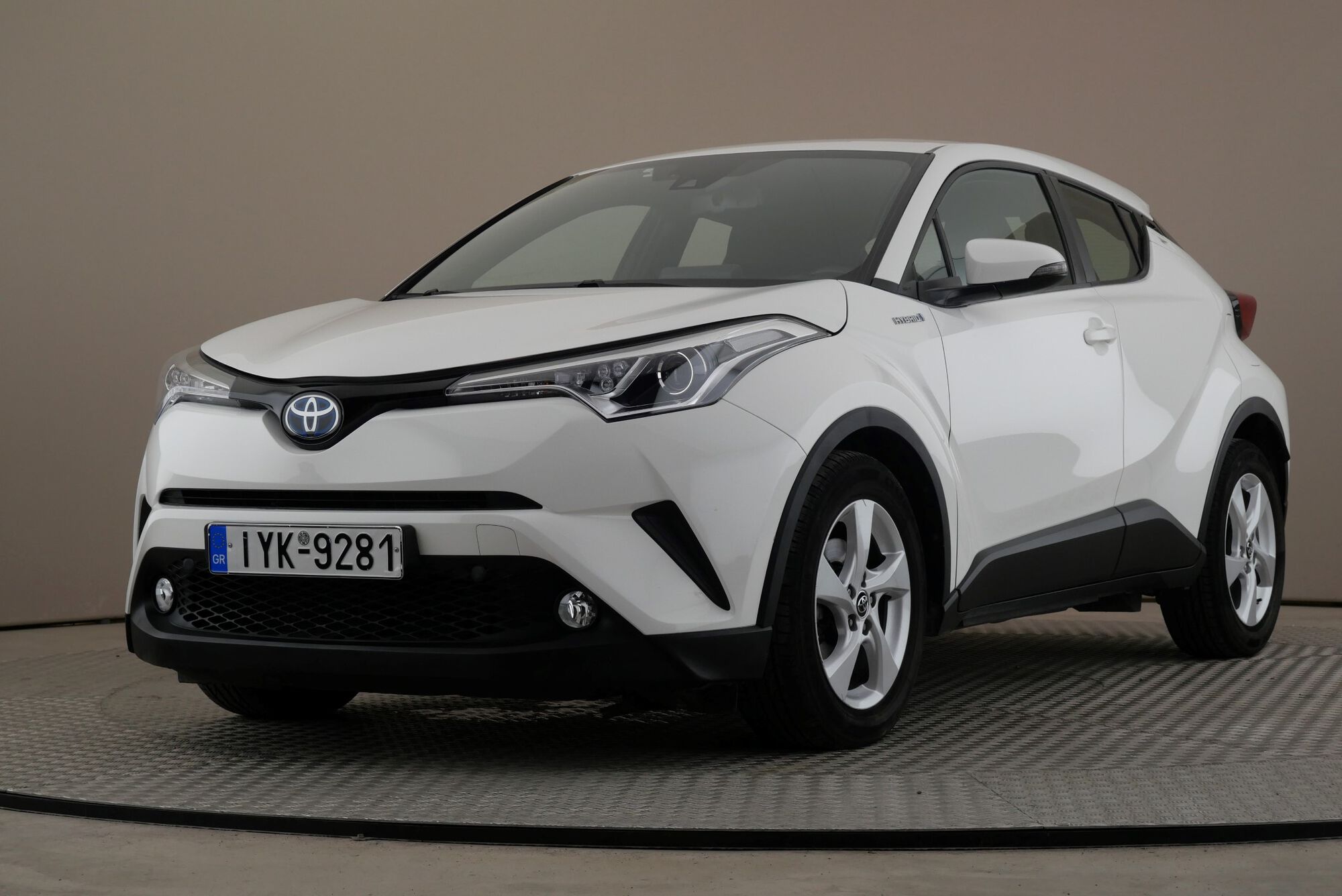 Toyota C-HR image number null