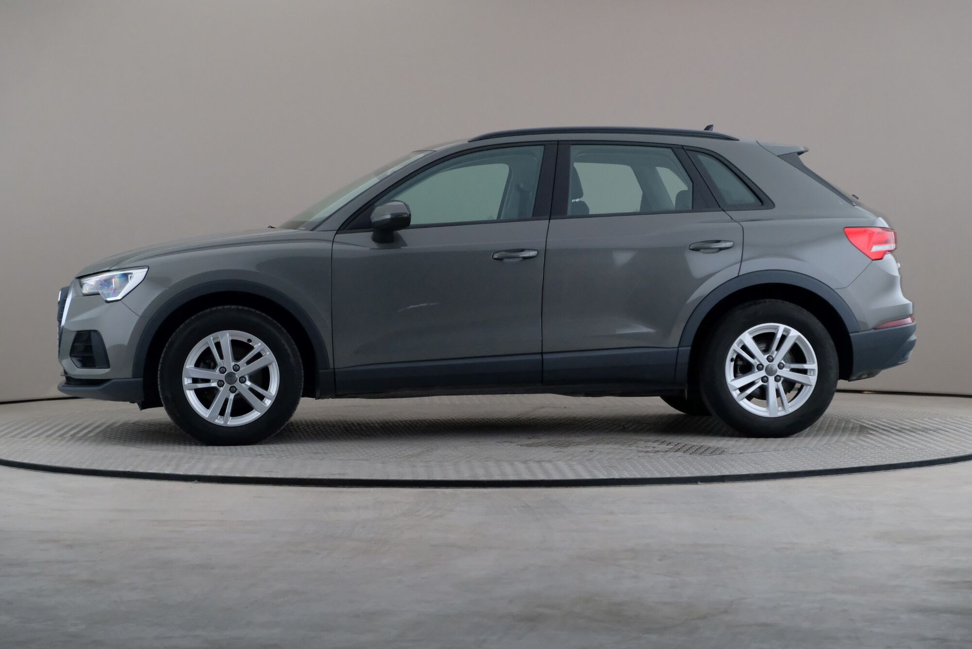 Audi Q3 image number null