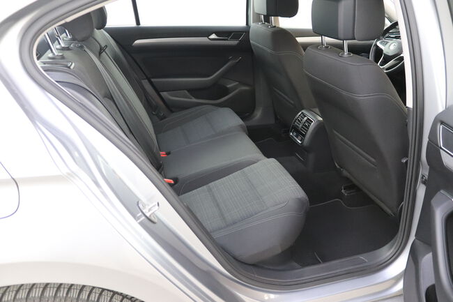 Volkswagen Passat image number null