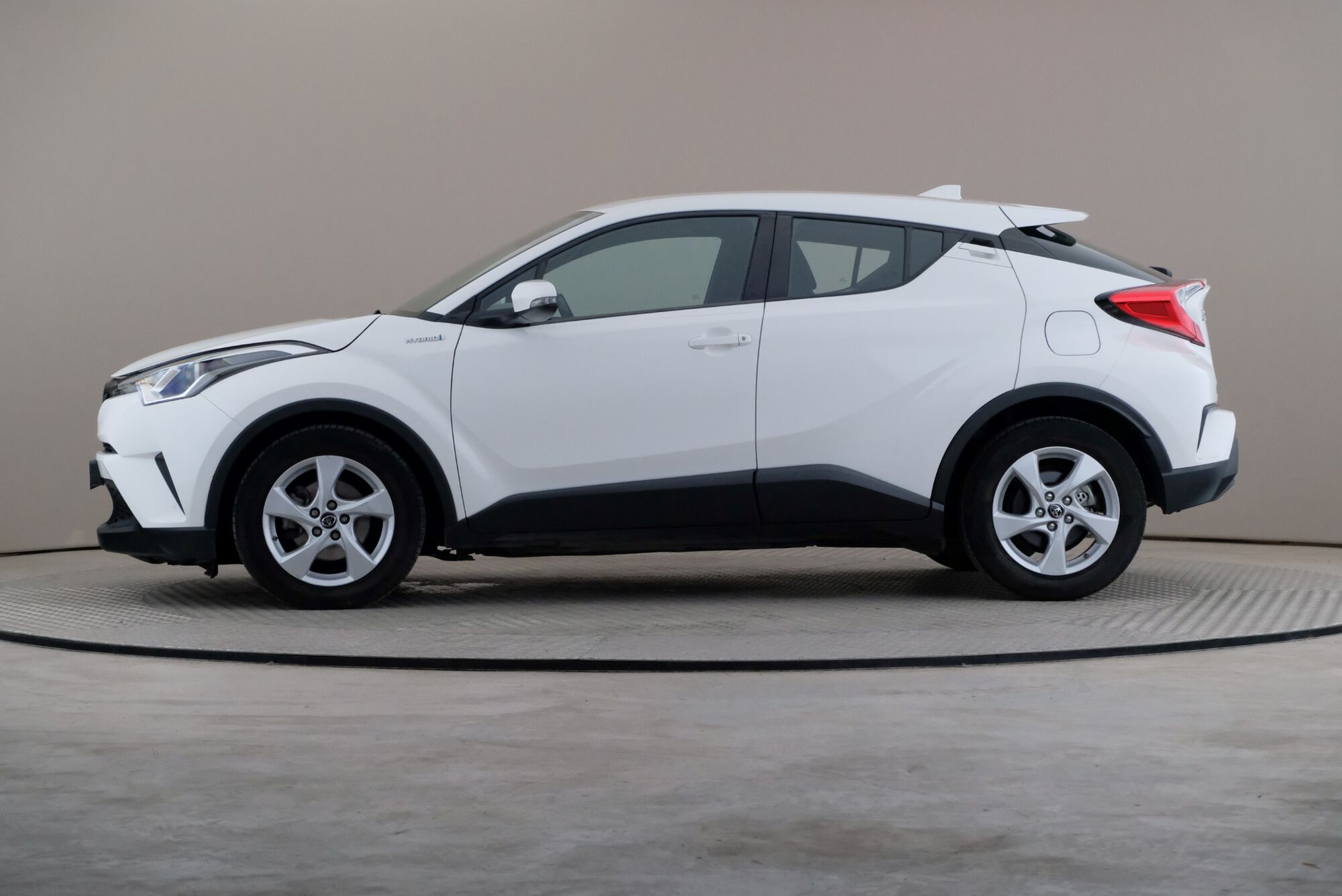 Toyota C-HR image number null