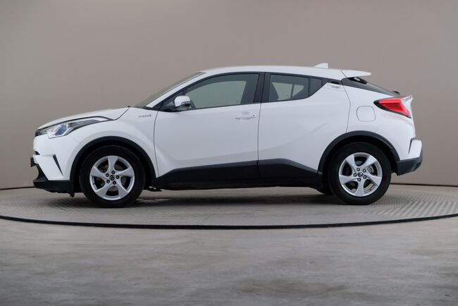 Toyota C-HR image number null