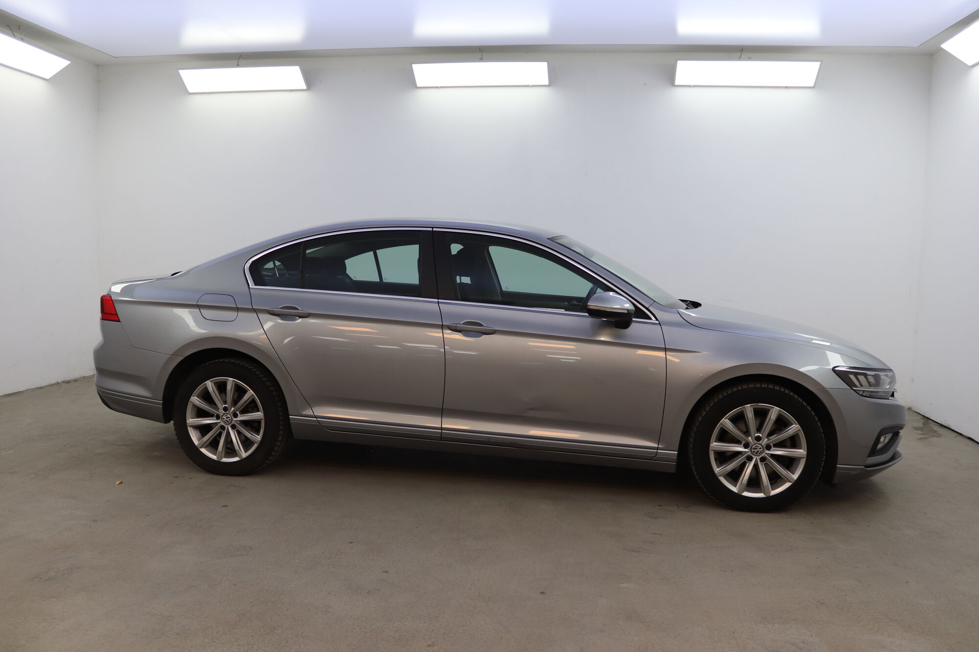 Volkswagen Passat image number null