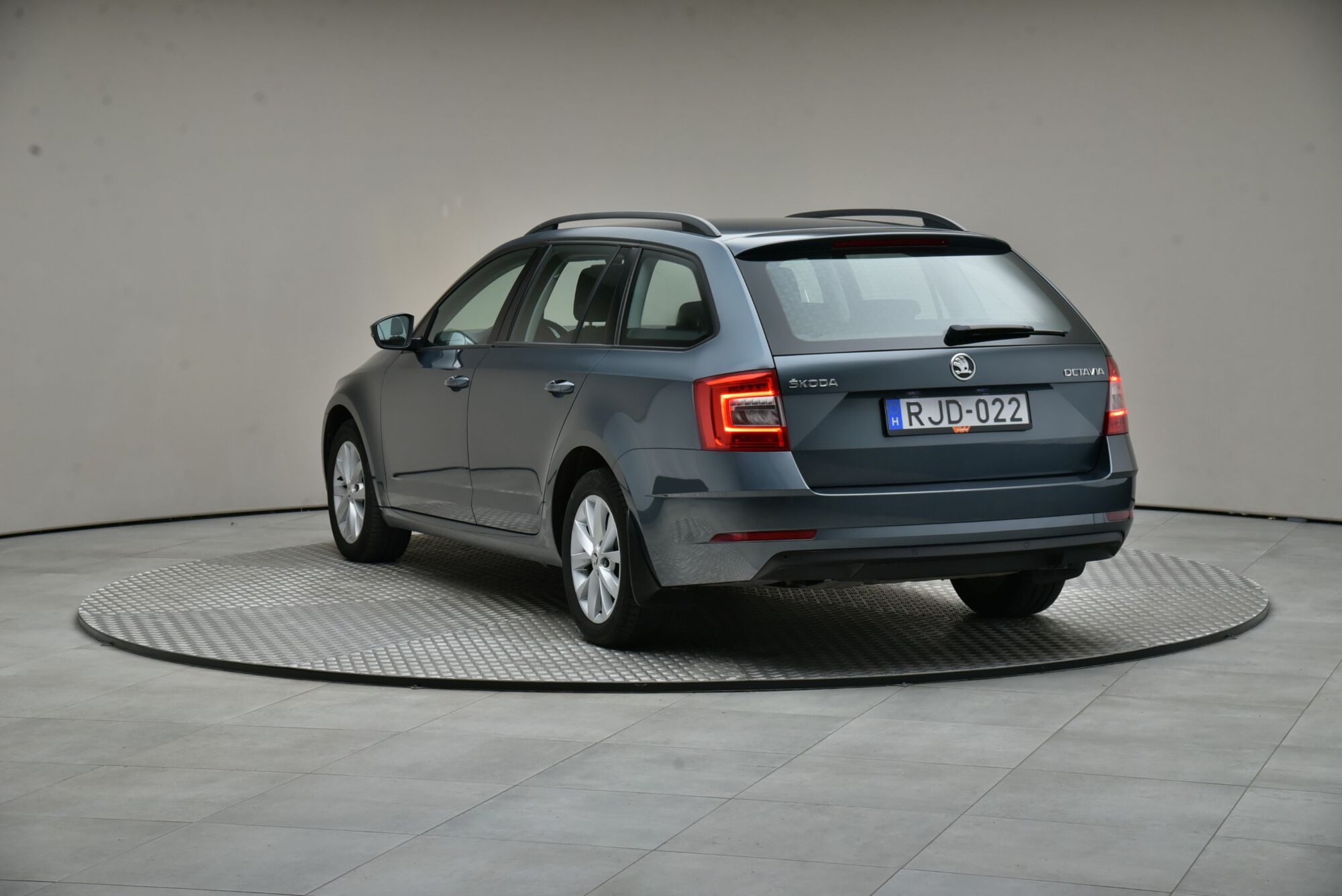 Škoda Octavia Combi image number null