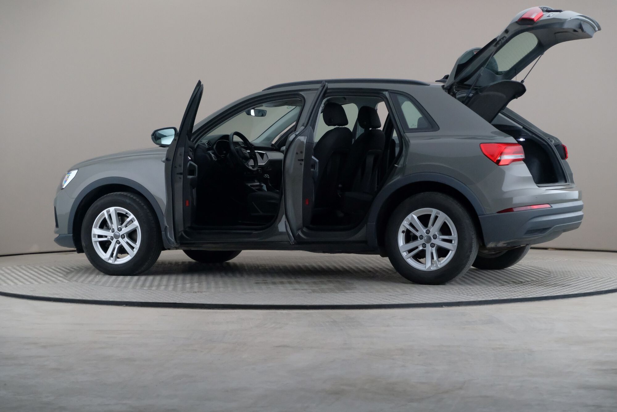 Audi Q3 image number null