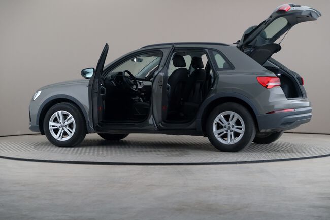 Audi Q3 image number null