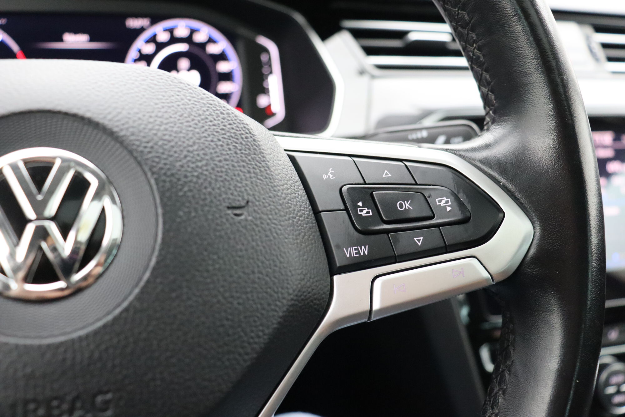 Volkswagen Passat image number null