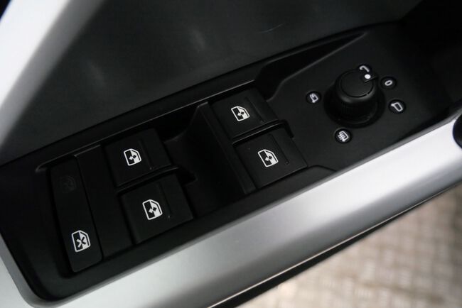 Audi Q3 image number null