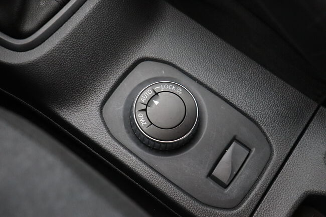 Dacia Duster image number null
