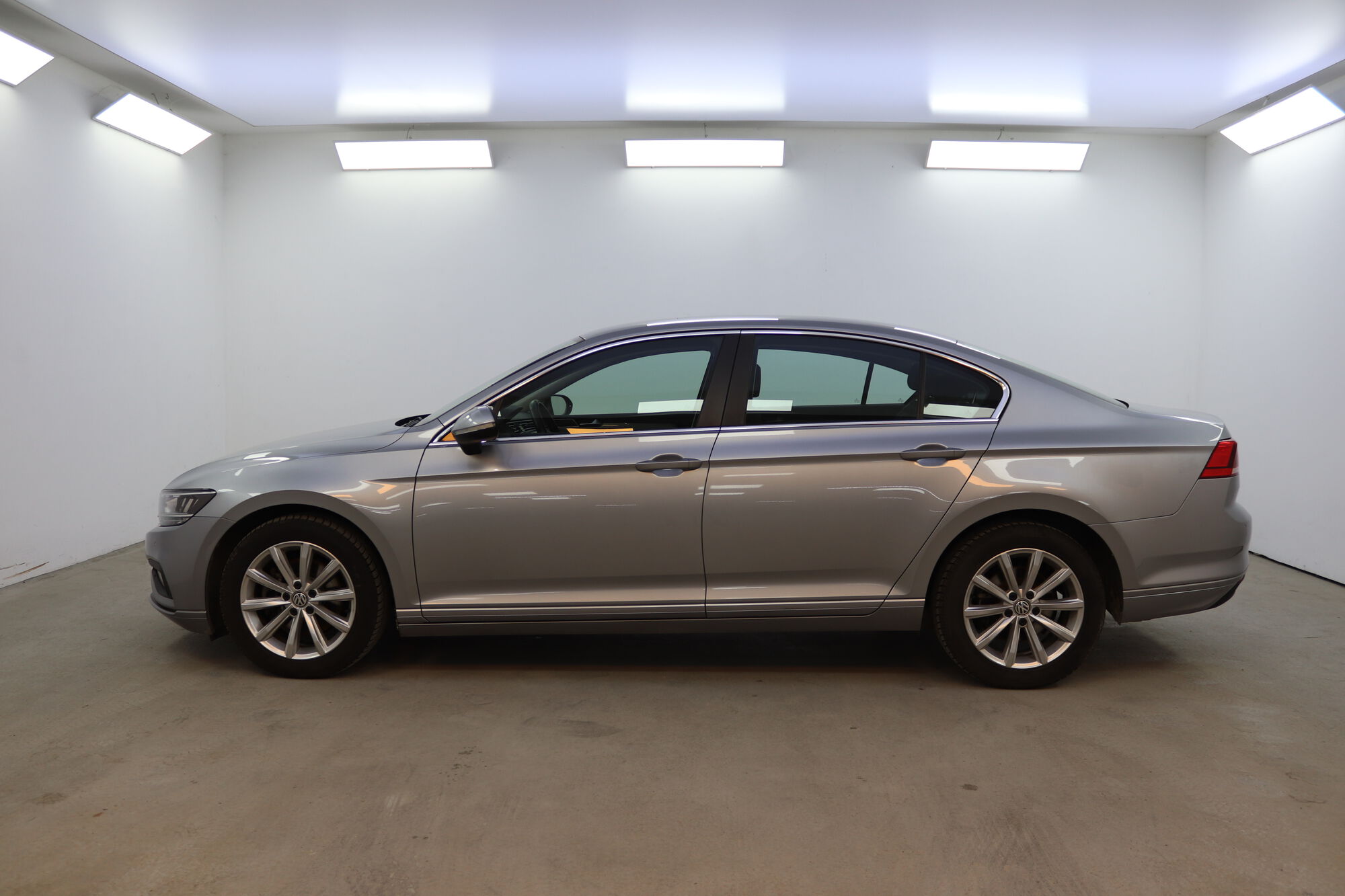 Volkswagen Passat image number null
