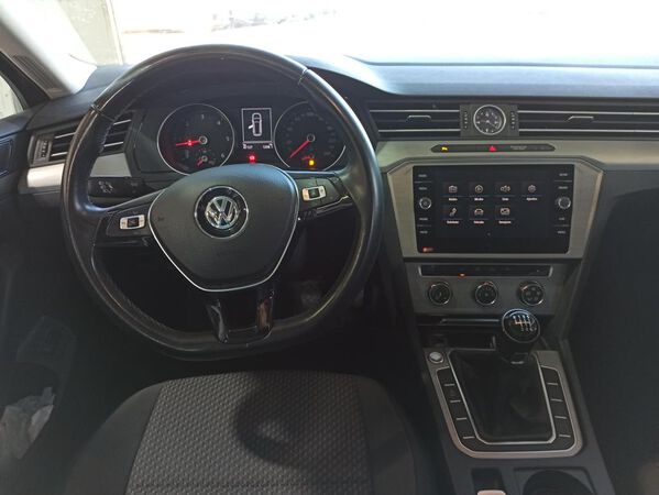 Volkswagen Passat Variant image number null