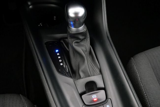 Toyota C-HR image number null