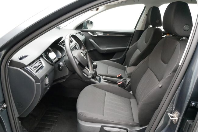 Škoda Octavia Combi image number null