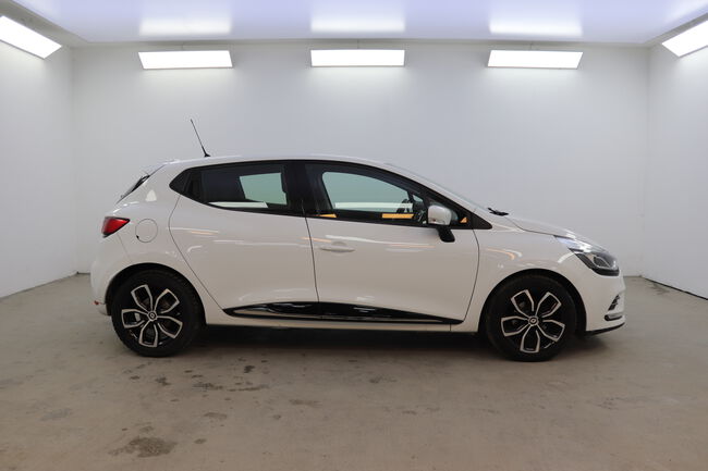 Renault Clio image number null