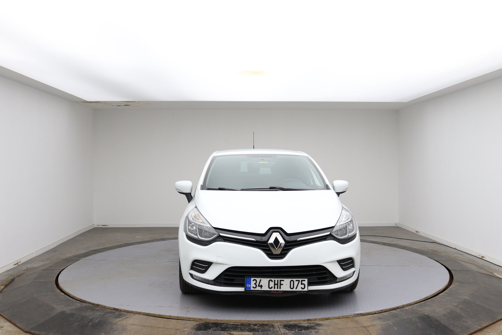 Renault Clio image number null